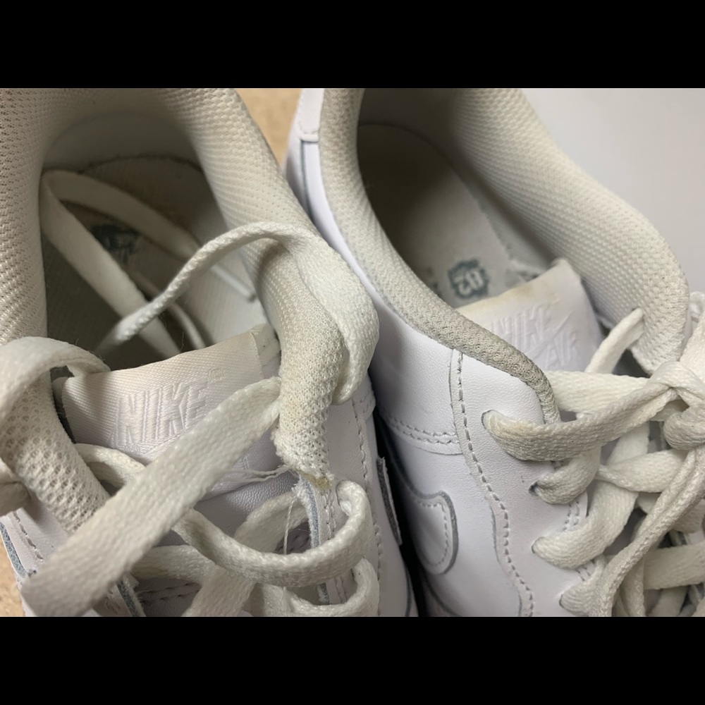 Nike Air Force 1’s Boys Size 6.5 - Picture 2 of 7